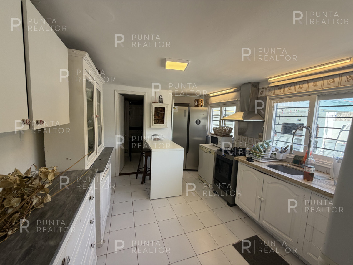 Casa ID.1941 - Casa Venta, 4 dormitorios, pileta, La Barra, Uruguay