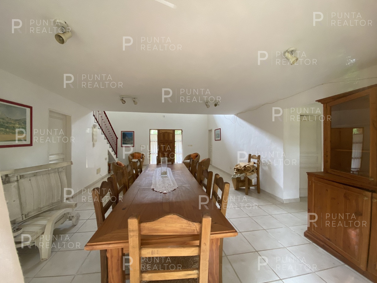 Casa ID.887 - Casa alquiler 6 dormitorios La Barra, Punta del Este, Uruguay