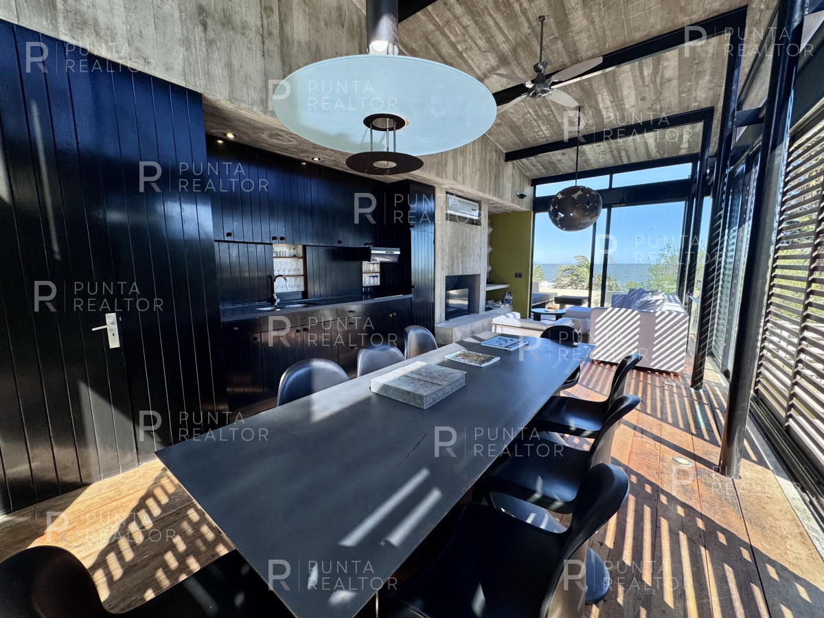 Casa ID.1758 - Casa venta 4 dormitorios y servicio, pileta, La Barra, Uruguay