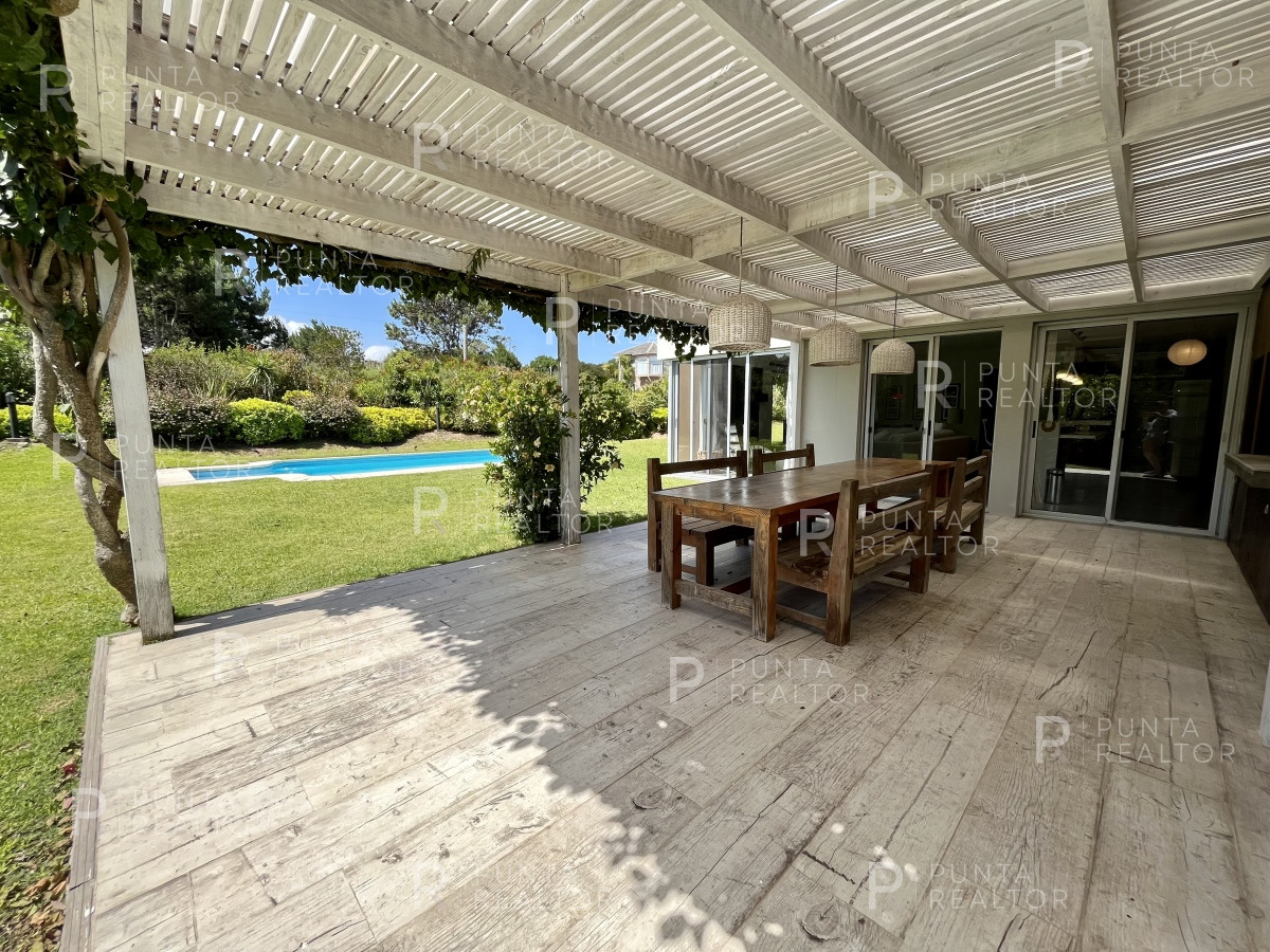 Casa ID.746 - Casa en alquiler 4 dormitorios, Pileta, La Barra, Uruguay 