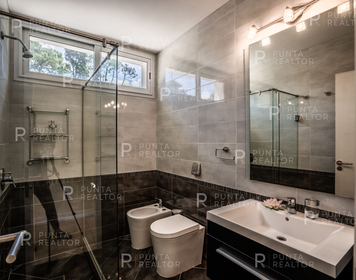 Casa ID.622 - Casa en venta 4 dormitorios, Boulevard Park, Playa Mansa, Punta del Este, Uruguay