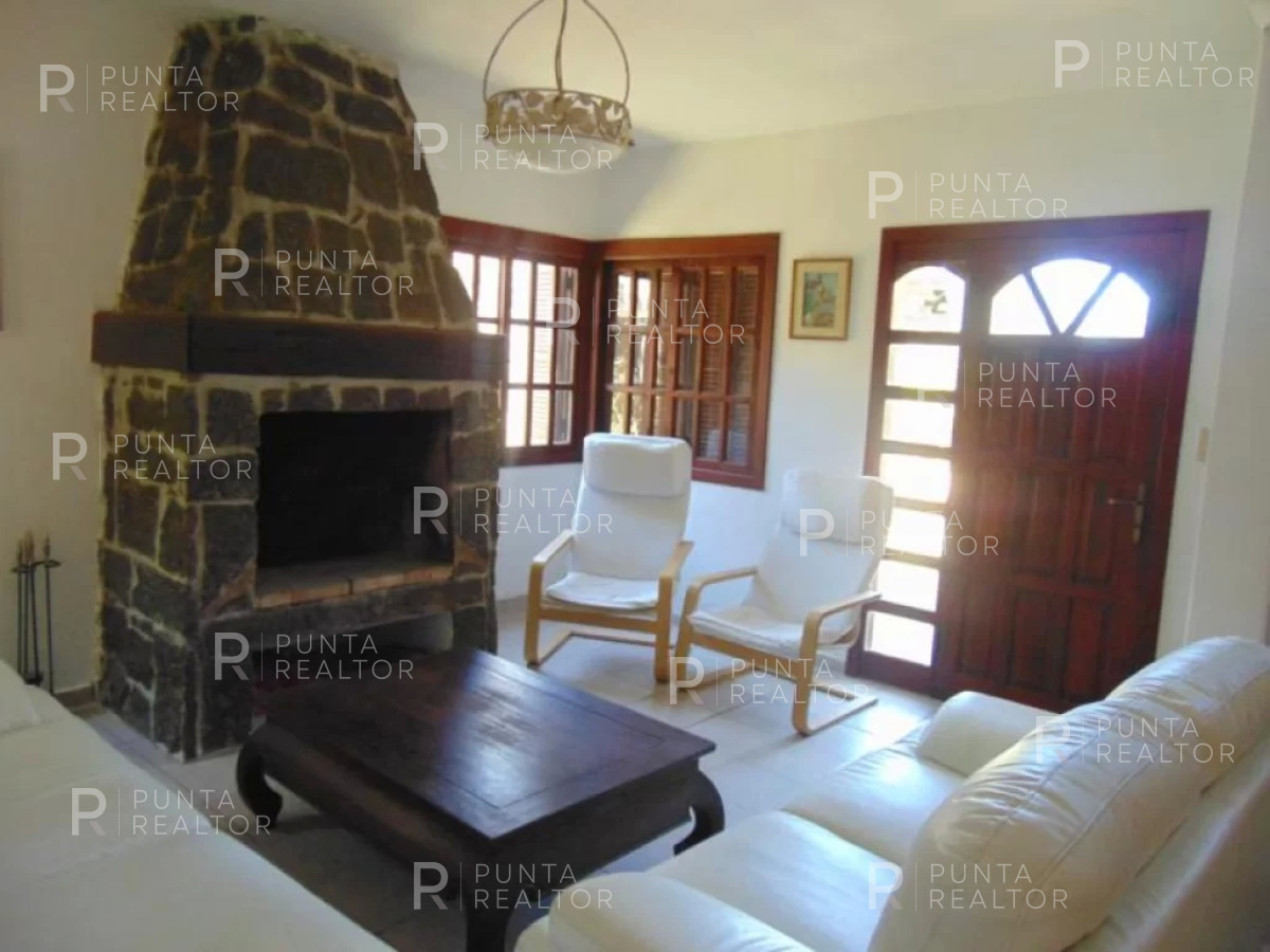 Casa ID.1470 - Venta de casa a media cuadra del puente de La Barra, Punta del Este, Uruguay