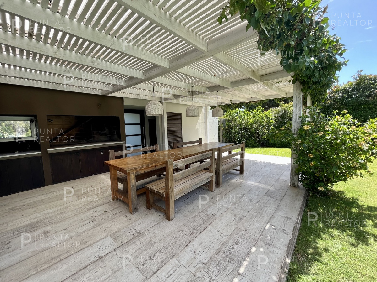 Casa ID.746 - Casa en alquiler 4 dormitorios, Pileta, La Barra, Uruguay 