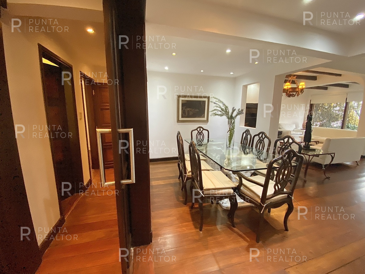 Casa ID.828 - Casa en alquiler 3 dormitorios, 2 suites, servicio, barbacoa, jardines, Montevideo Uruguay