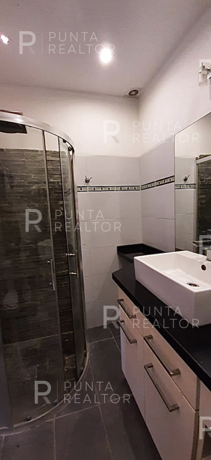 Casa ID.828 - Casa en alquiler 3 dormitorios, 2 suites, servicio, barbacoa, jardines, Montevideo Uruguay