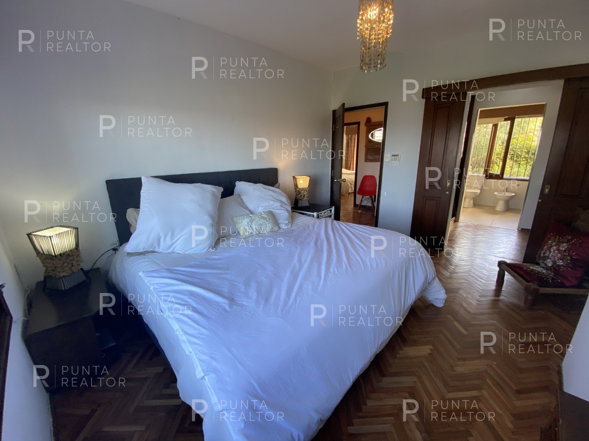 Casa ID.828 - Casa en alquiler 3 dormitorios, 2 suites, servicio, barbacoa, jardines, Montevideo Uruguay
