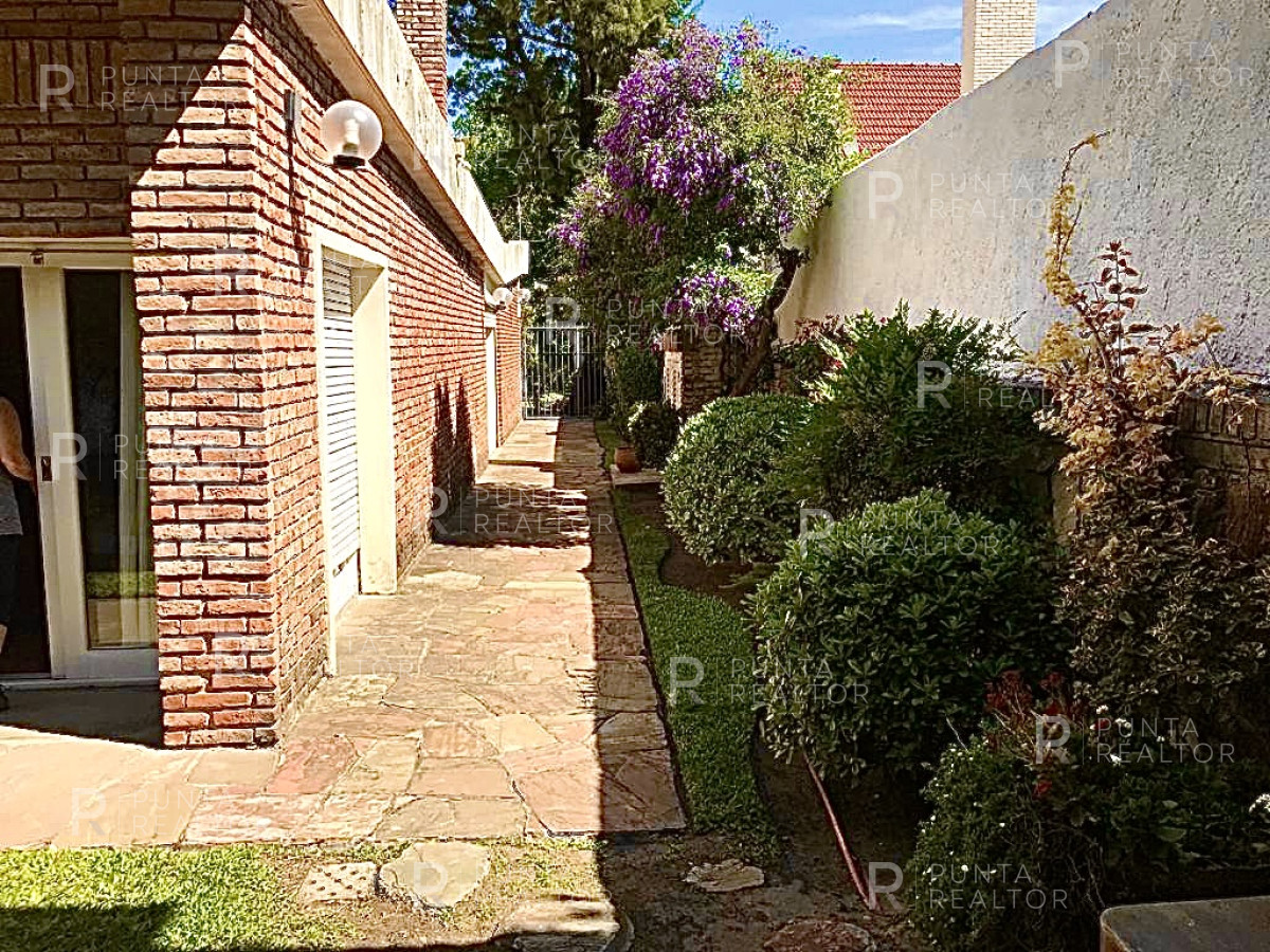 Casa ID.1295 - Casa de 4 dormitorios con jardín y parrillero