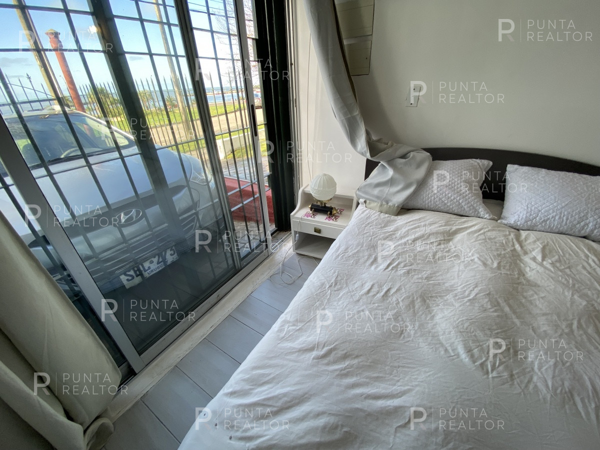 Casa ID.828 - Casa en alquiler 3 dormitorios, 2 suites, servicio, barbacoa, jardines, Montevideo Uruguay