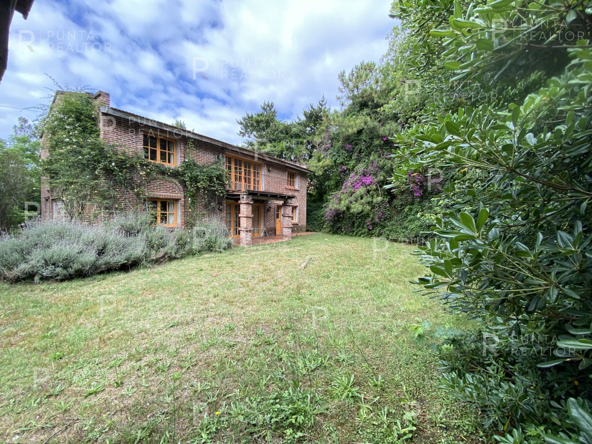 Casa ID.887 - Casa alquiler 6 dormitorios La Barra, Punta del Este, Uruguay
