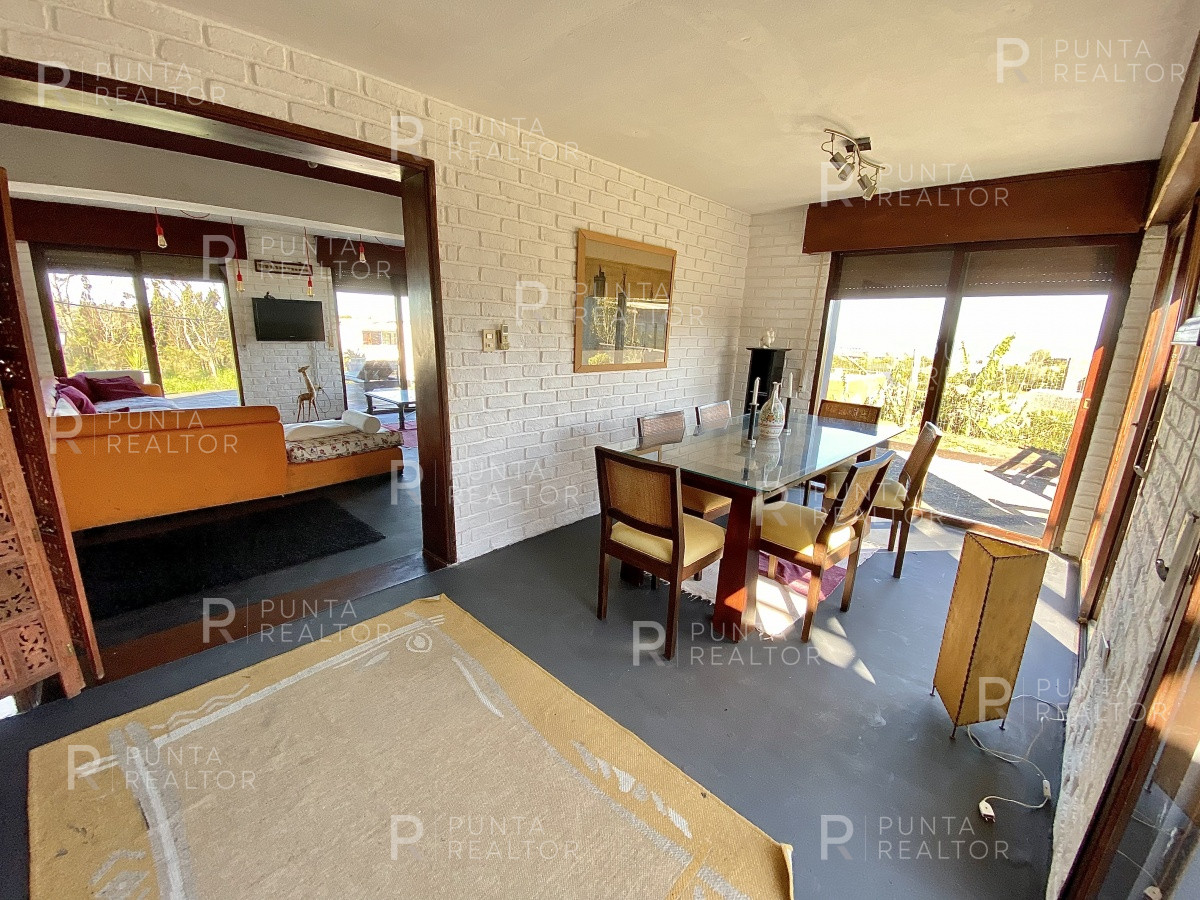 Casa ID.807 - Casa Venta 5 dormitorios, Altos de Punta Piedras, Manantiales, Uruguay
