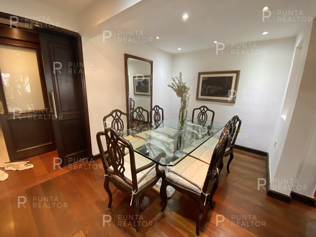 Casa ID.828 - Casa en alquiler 3 dormitorios, 2 suites, servicio, barbacoa, jardines, Montevideo Uruguay