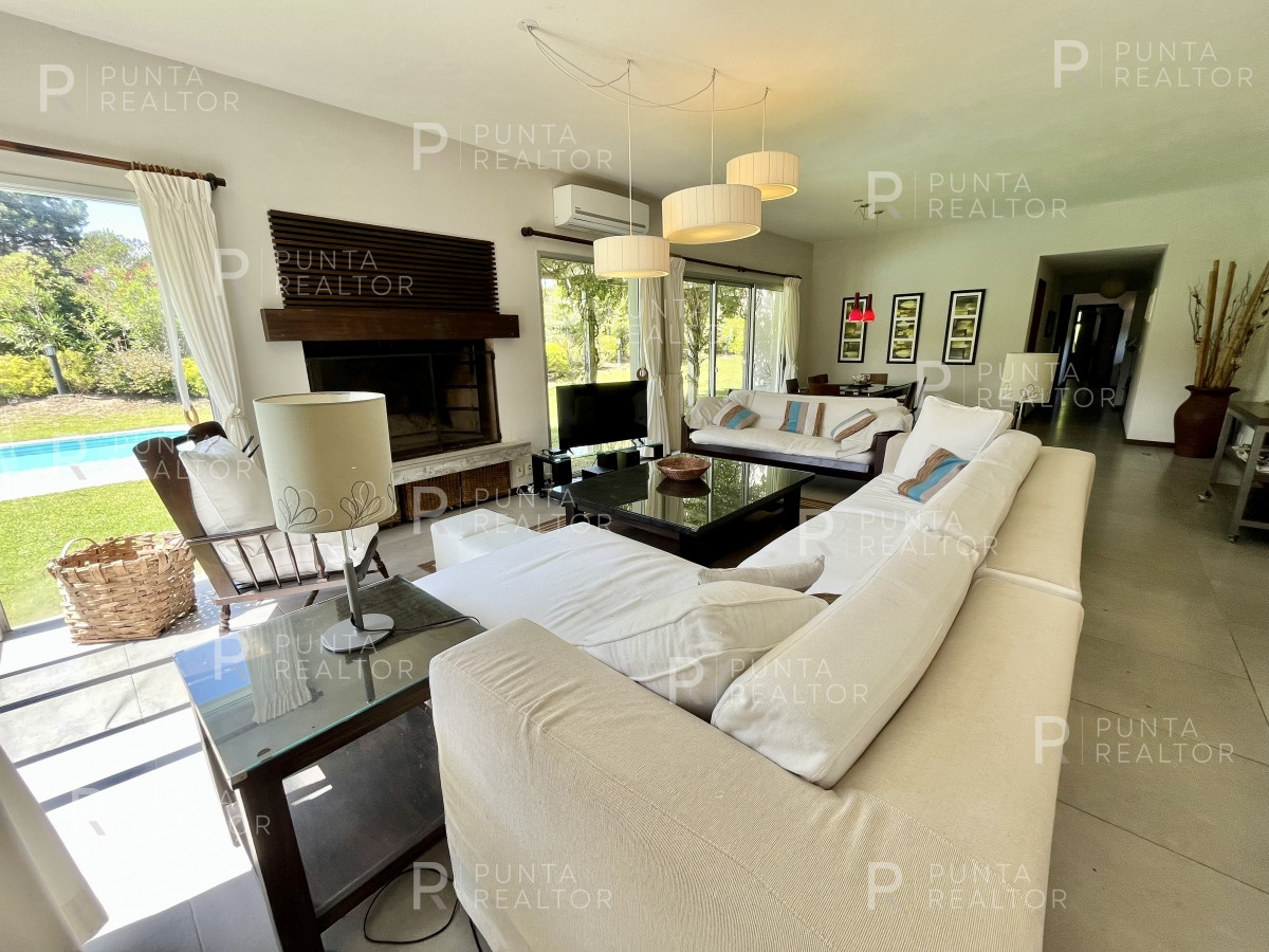 Casa ID.746 - Casa en alquiler 4 dormitorios, Pileta, La Barra, Uruguay 