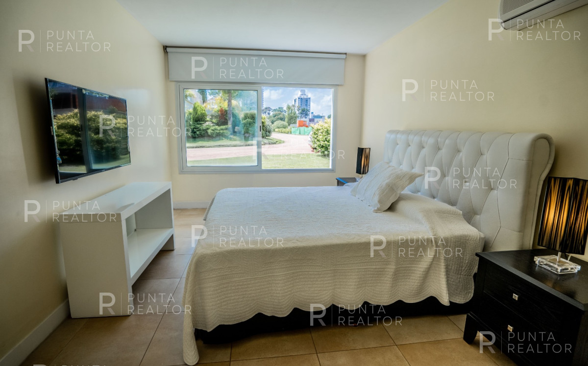 Casa ID.622 - Casa en venta 4 dormitorios, Boulevard Park, Playa Mansa, Punta del Este, Uruguay