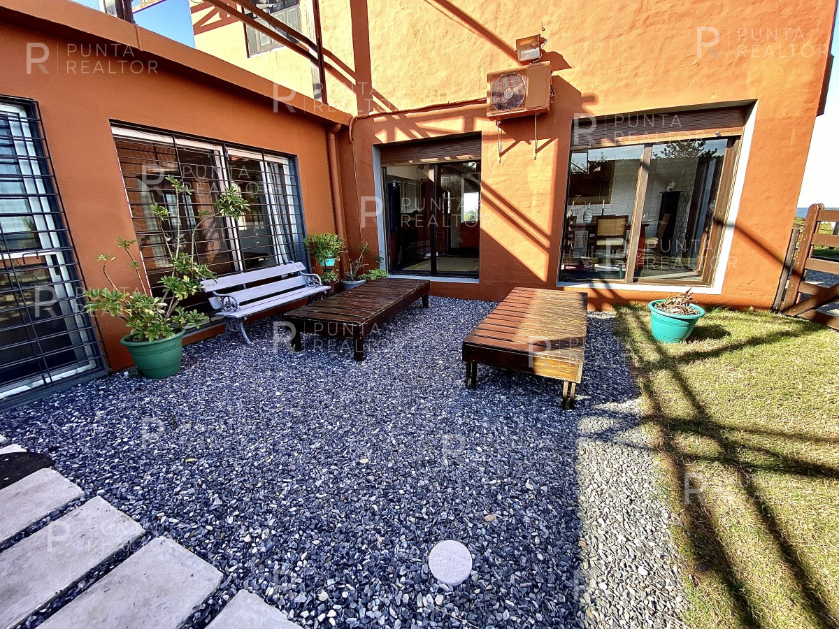 Casa ID.807 - Casa Venta 5 dormitorios, Altos de Punta Piedras, Manantiales, Uruguay