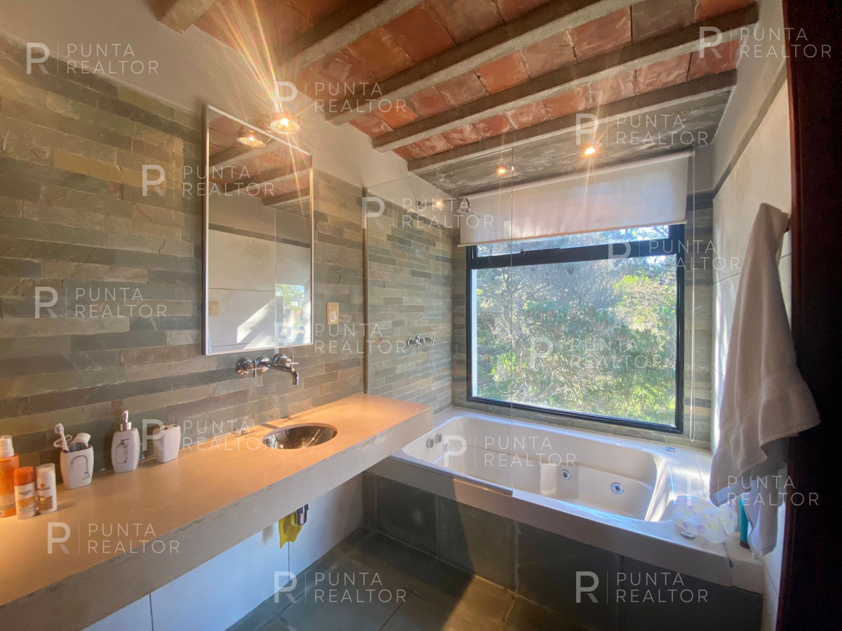 Casa ID.2055 - Casa Alquiler, 4 dormitorios, Pileta, Arenas de José Ignacio, Uruguay