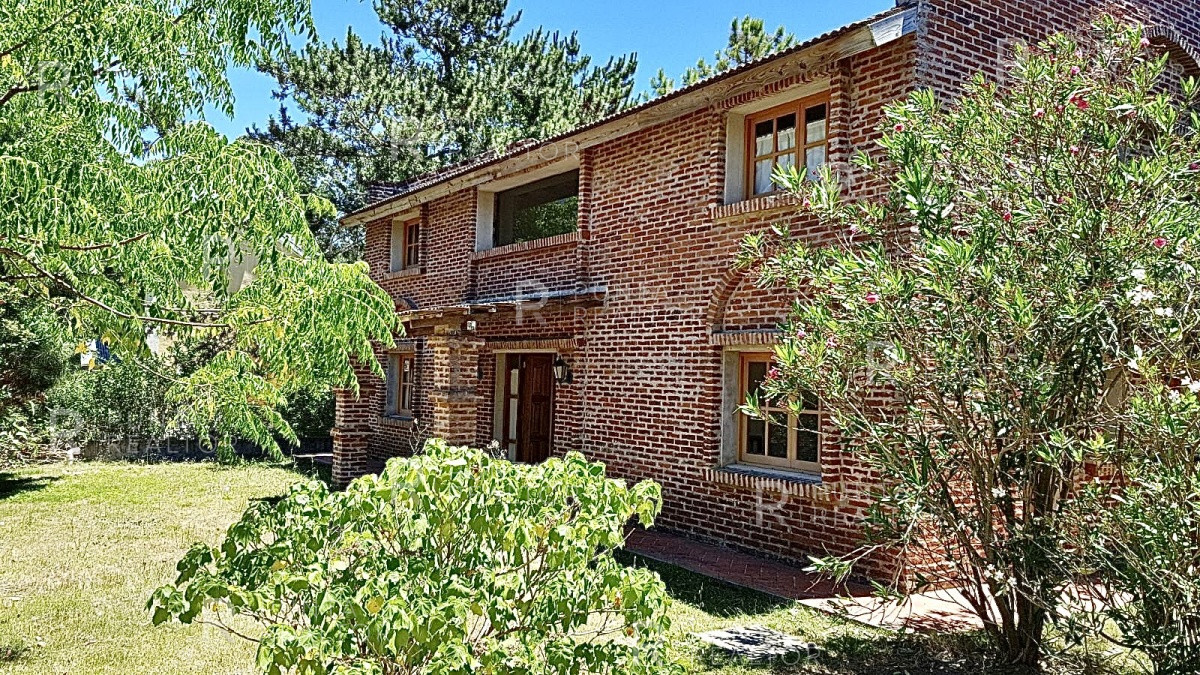 Casa ID.480 - Casa alquiler 6 dormitorios, La Barra, Uruguay