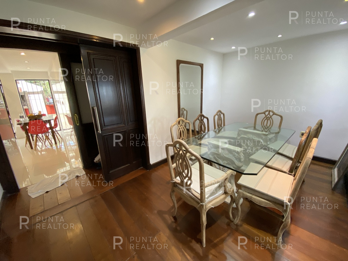 Casa ID.828 - Casa en alquiler 3 dormitorios, 2 suites, servicio, barbacoa, jardines, Montevideo Uruguay