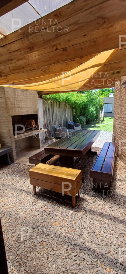 Casa ID.502 - casa Alquiler 4 dormitorios, Pileta, Montoya, La Barra, Uruguay