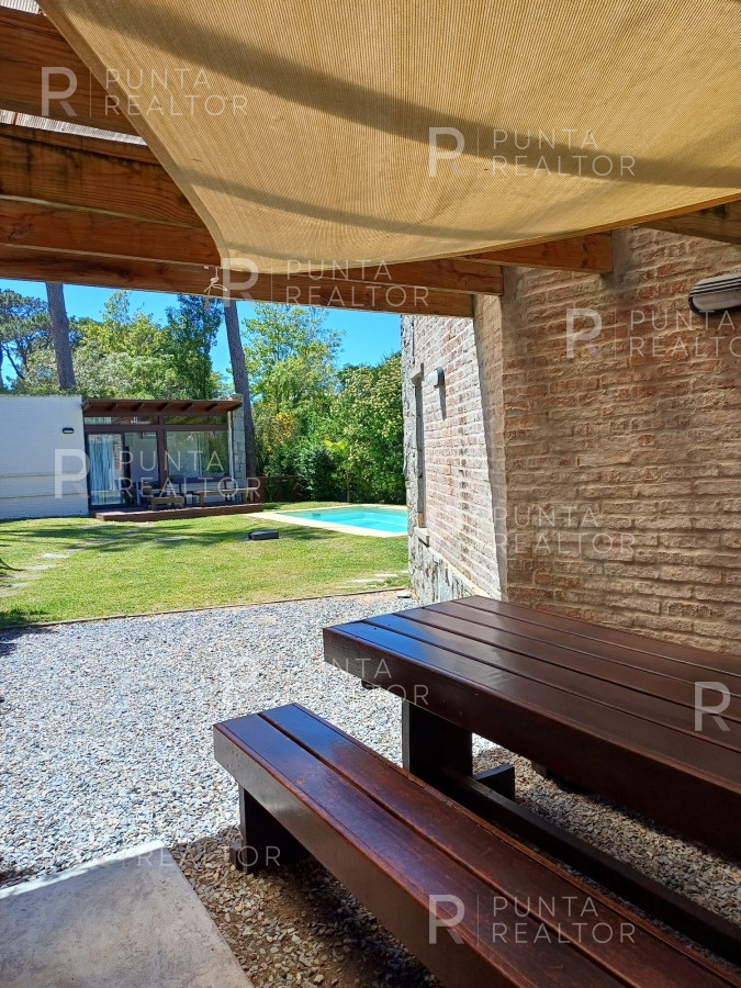 Casa ID.502 - casa Alquiler 4 dormitorios, Pileta, Montoya, La Barra, Uruguay