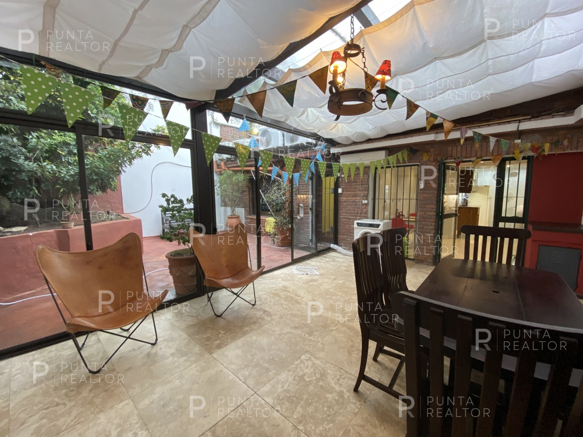 Casa ID.828 - Casa en alquiler 3 dormitorios, 2 suites, servicio, barbacoa, jardines, Montevideo Uruguay