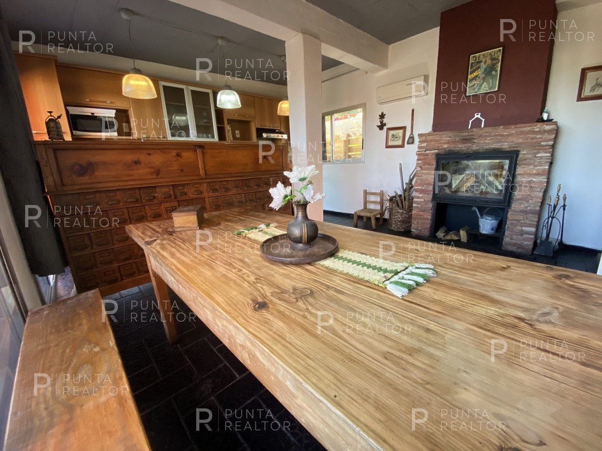 Casa ID.807 - Casa Venta 5 dormitorios, Altos de Punta Piedras, Manantiales, Uruguay