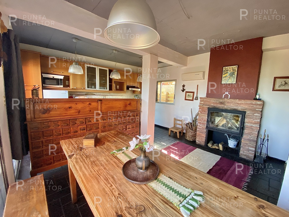 Casa ID.807 - Casa Venta 5 dormitorios, Altos de Punta Piedras, Manantiales, Uruguay