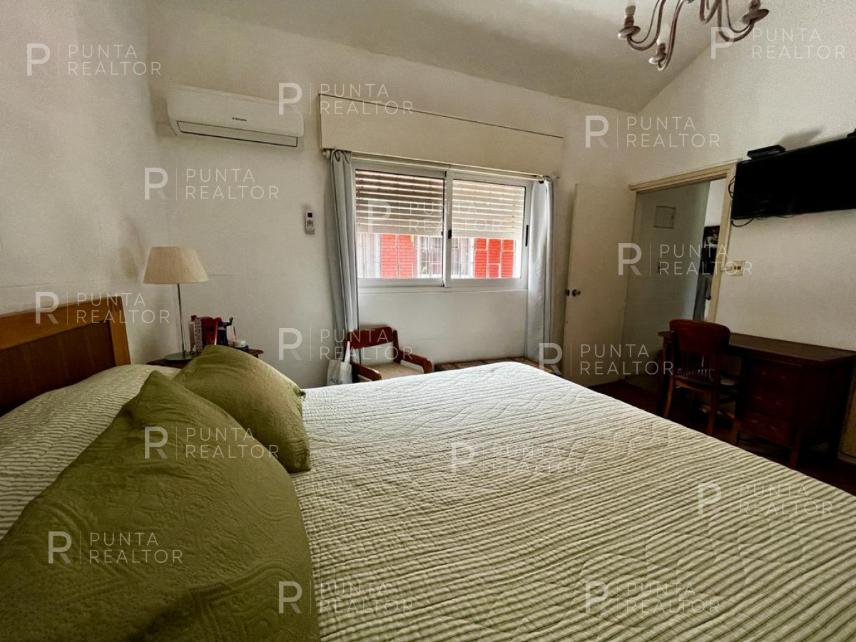 Casa ID.2454 - Casa Alquiler, 3 Dormitorios, Pileta climatizada, Playa Mansa, Punta del Este, Uruguay