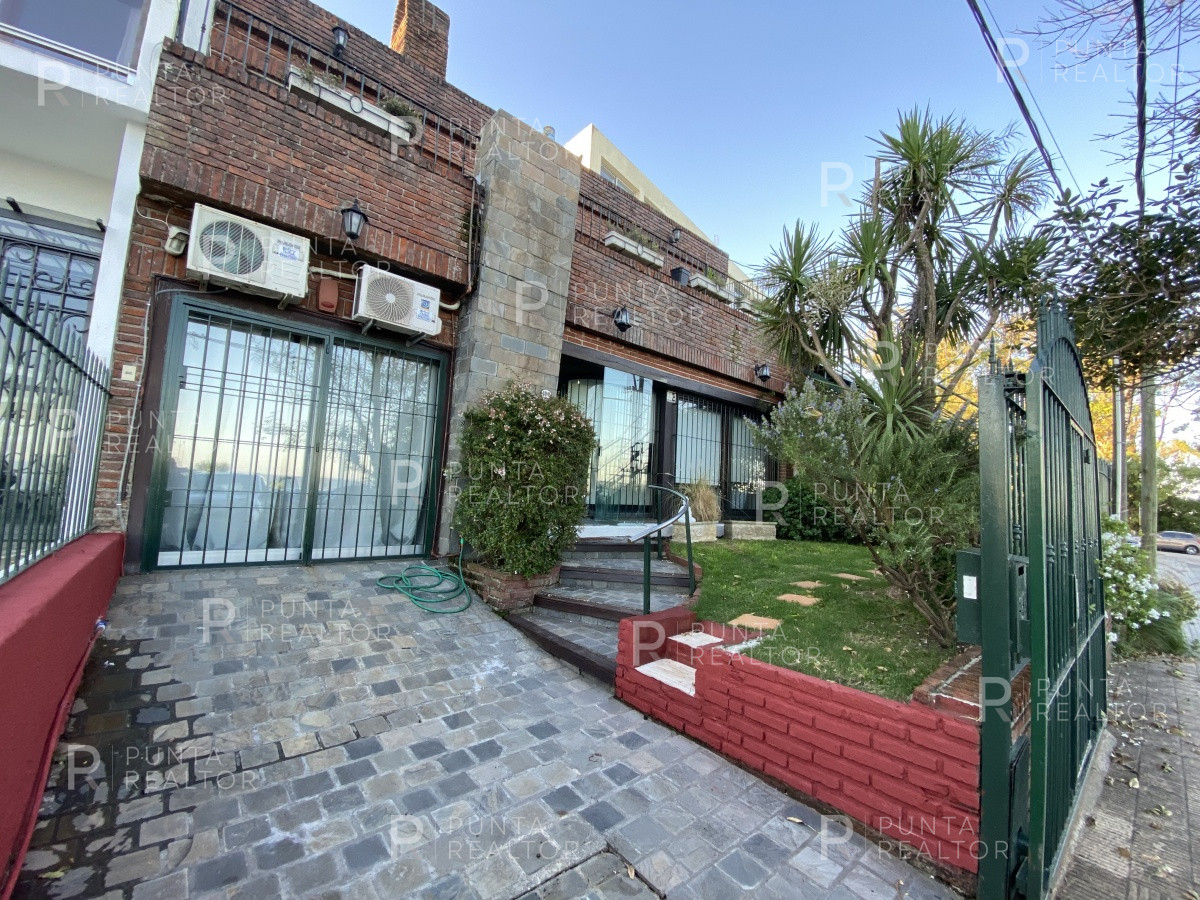 Casa ID.828 - Casa en alquiler 3 dormitorios, 2 suites, servicio, barbacoa, jardines, Montevideo Uruguay
