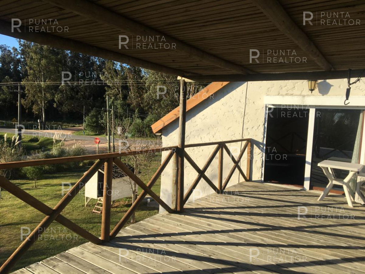 Casa ID.481 - Venta en La Barra, casa, 3 dormitorios, 2 baños, gran terreno de casi 900 m2, parrillero techado, playroom