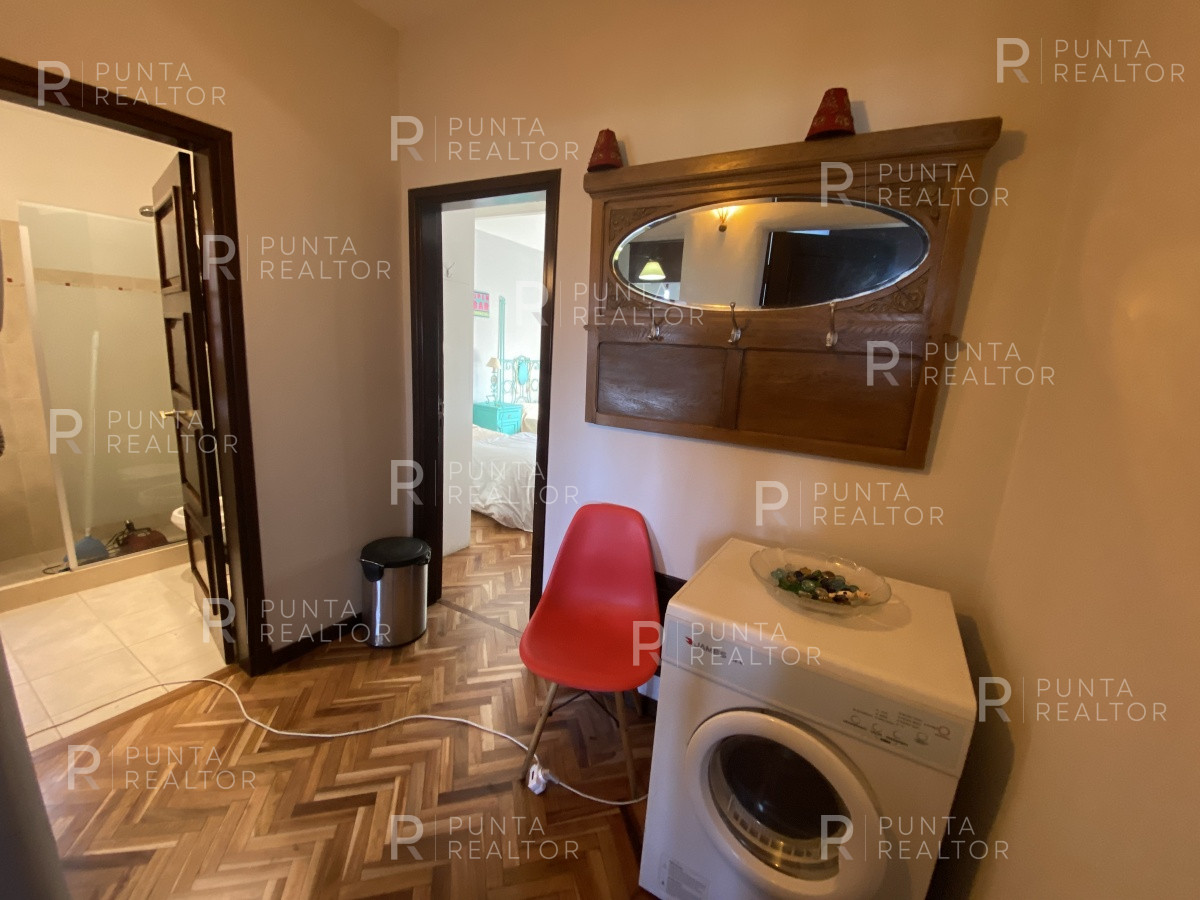 Casa ID.828 - Casa en alquiler 3 dormitorios, 2 suites, servicio, barbacoa, jardines, Montevideo Uruguay