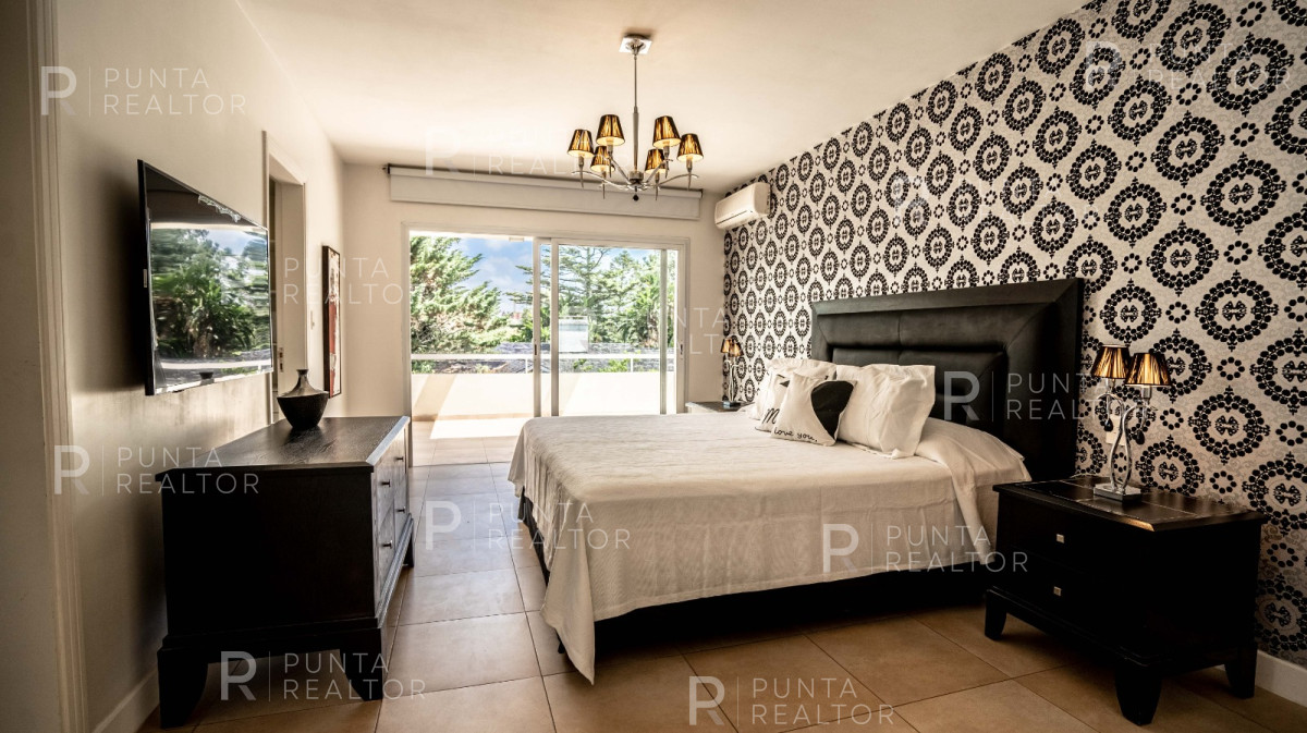 Casa ID.622 - Casa en venta 4 dormitorios, Boulevard Park, Playa Mansa, Punta del Este, Uruguay