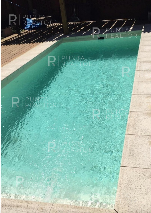 Casa ID.131 - Las Delicias, casa de dos dormitorios para 7 personas, 2 dormitorios y servicio, jardín, parrillero techado. cochera, a 3 cuadras de la playa