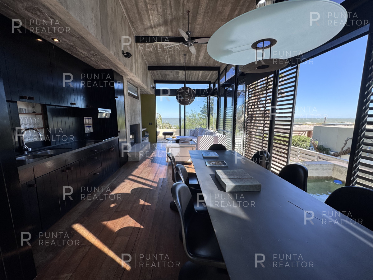 Casa ID.1758 - Casa venta 4 dormitorios y servicio, pileta, La Barra, Uruguay