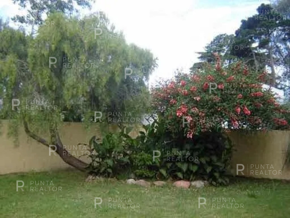 Casa ID.1470 - Venta de casa a media cuadra del puente de La Barra, Punta del Este, Uruguay