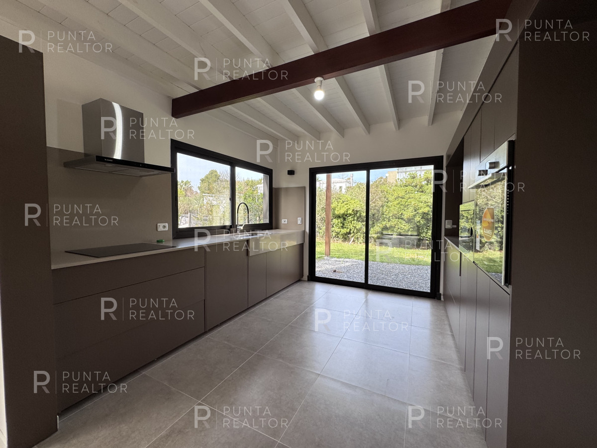 Casa ID.2011 - Casa venta, 3 dormitorios, El Tesoro, La Barra, Uruguay