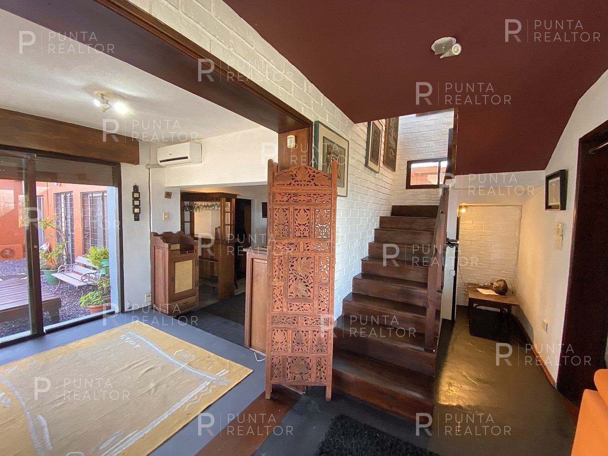 Casa ID.807 - Casa Venta 5 dormitorios, Altos de Punta Piedras, Manantiales, Uruguay
