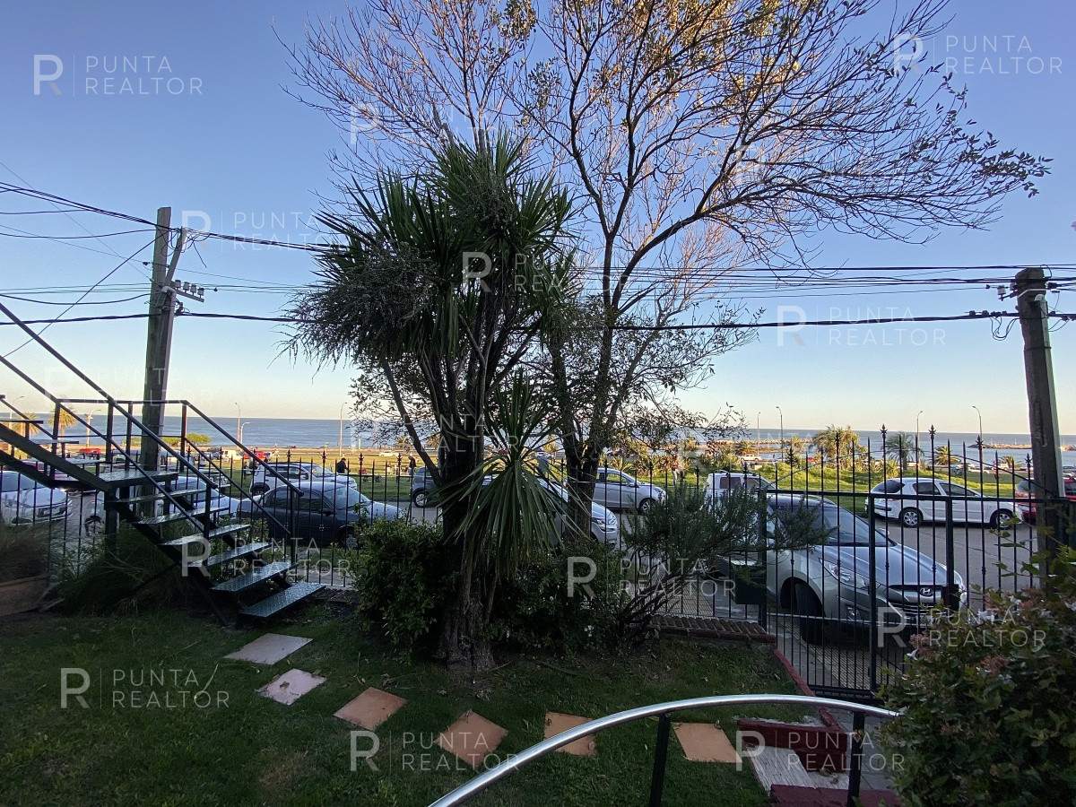 Casa ID.828 - Casa en alquiler 3 dormitorios, 2 suites, servicio, barbacoa, jardines, Montevideo Uruguay