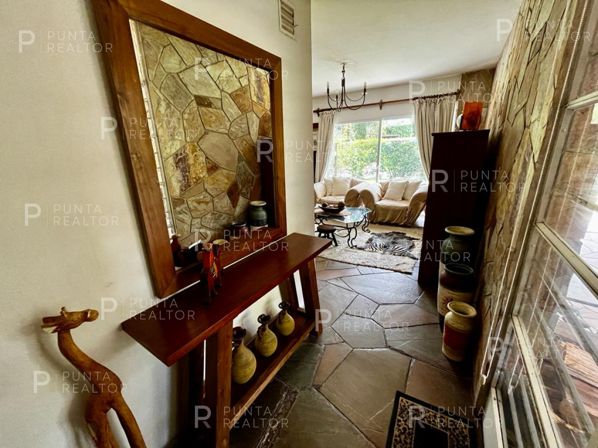 Casa ID.2454 - Casa Alquiler, 3 Dormitorios, Pileta climatizada, Playa Mansa, Punta del Este, Uruguay