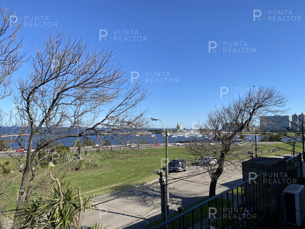 Casa ID.828 - Casa en alquiler 3 dormitorios, 2 suites, servicio, barbacoa, jardines, Montevideo Uruguay