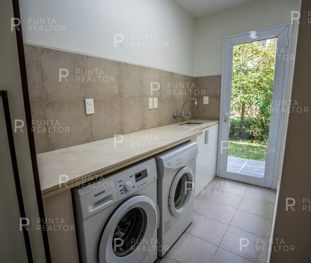 Casa ID.622 - Casa en venta 4 dormitorios, Boulevard Park, Playa Mansa, Punta del Este, Uruguay