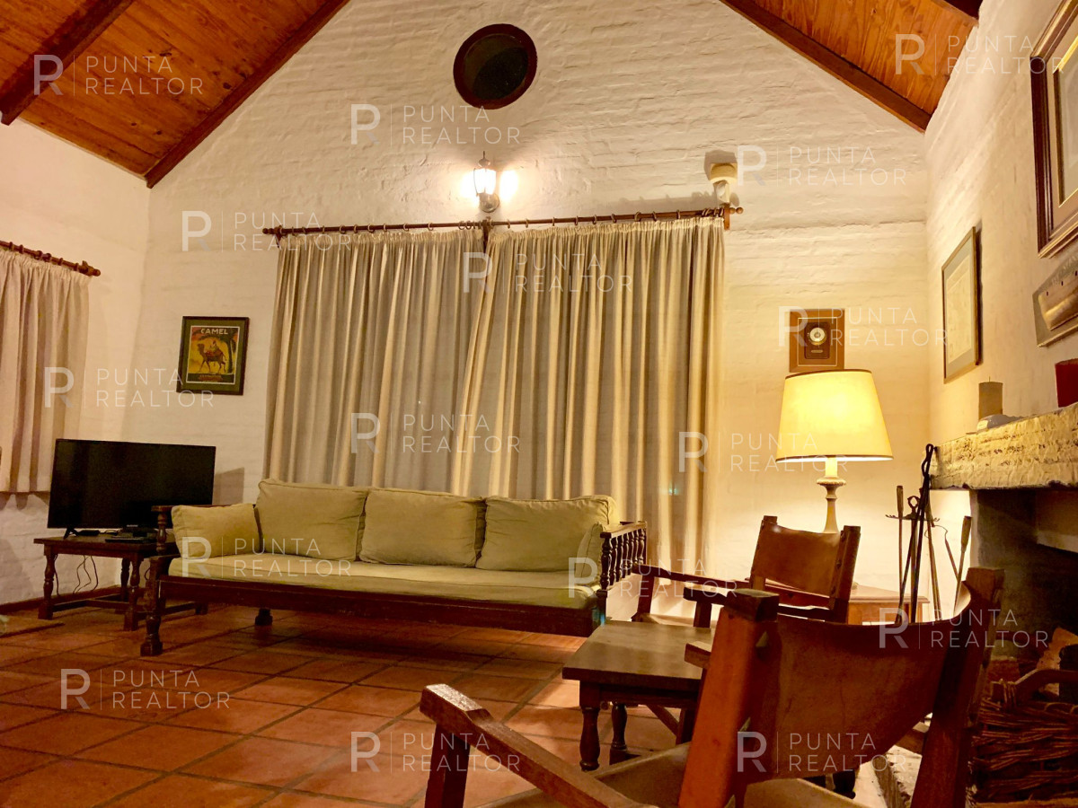 Casa ID.1371 - Alquiler Casa, 4 Dormitorios, El Tesoro, La Barra, Punta del Este