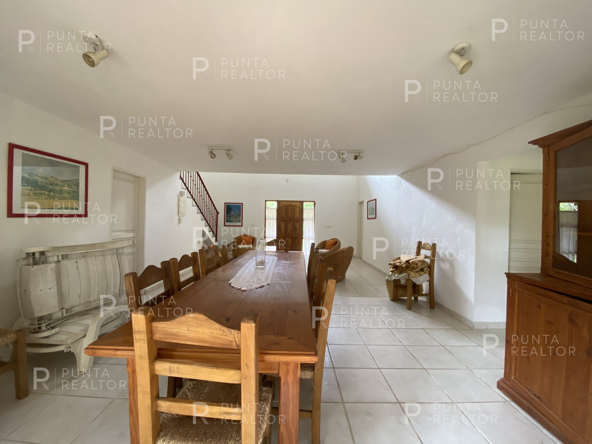 Casa ID.887 - Casa alquiler 6 dormitorios La Barra, Punta del Este, Uruguay