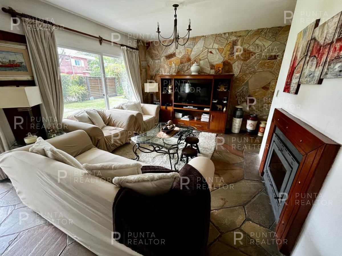 Casa ID.2454 - Casa Alquiler, 3 Dormitorios, Pileta climatizada, Playa Mansa, Punta del Este, Uruguay