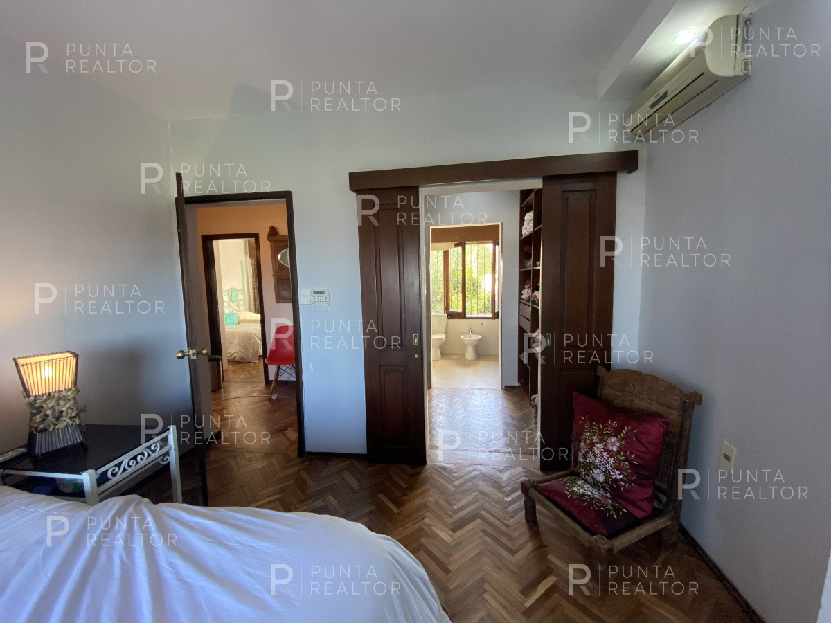 Casa ID.828 - Casa en alquiler 3 dormitorios, 2 suites, servicio, barbacoa, jardines, Montevideo Uruguay