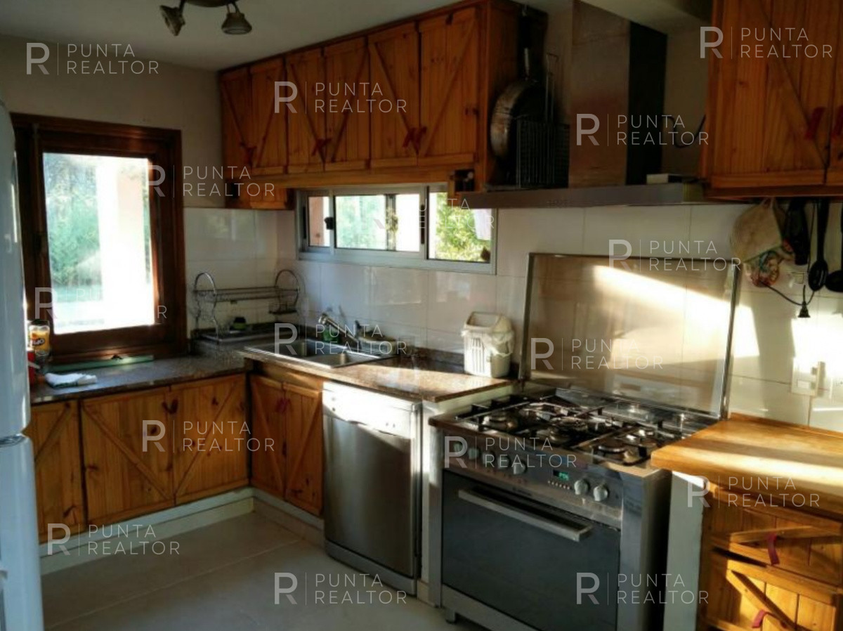 Casa ID.142 - Casa venta 4 dormitorios, El Tesoro, La Barra, Uruguay