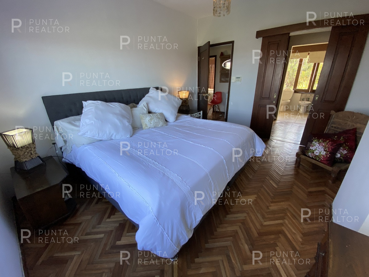 Casa ID.828 - Casa en alquiler 3 dormitorios, 2 suites, servicio, barbacoa, jardines, Montevideo Uruguay