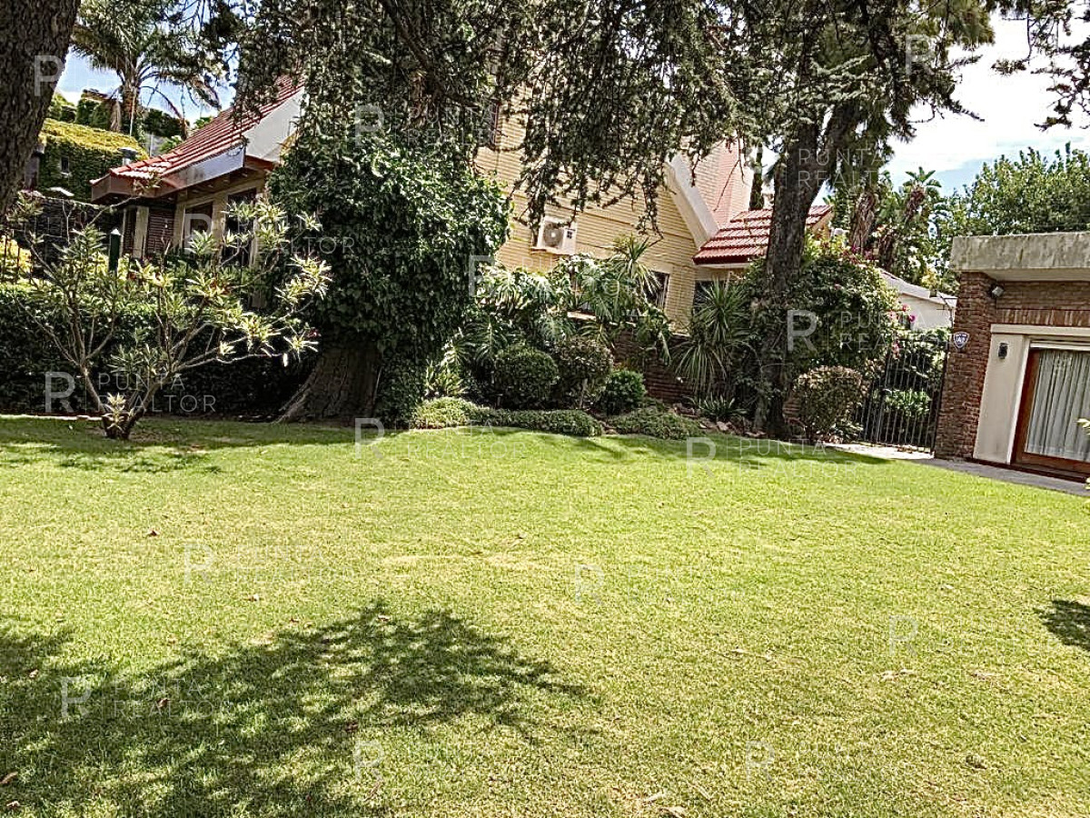 Casa ID.1295 - Casa de 4 dormitorios con jardín y parrillero