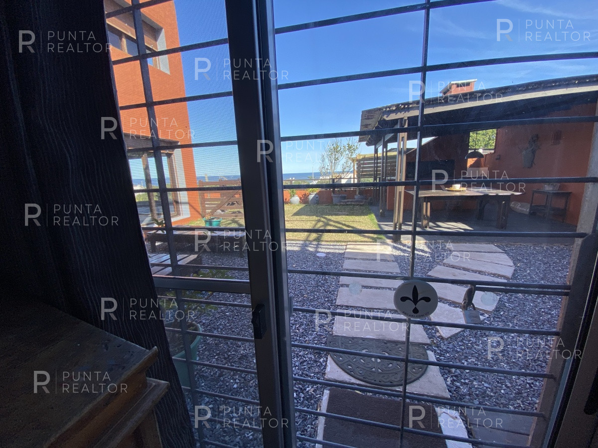 Casa ID.807 - Casa Venta 5 dormitorios, Altos de Punta Piedras, Manantiales, Uruguay