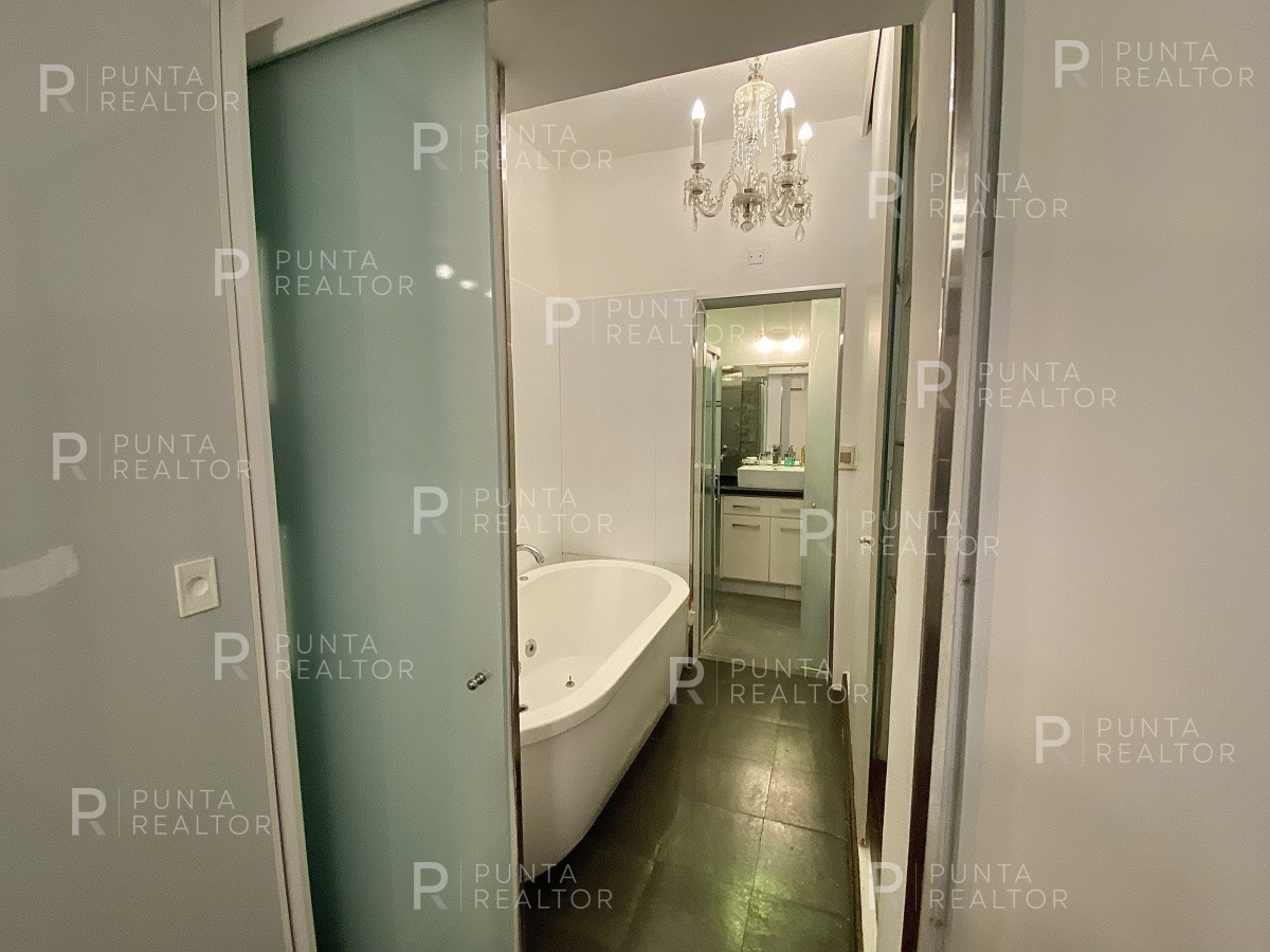 Casa ID.828 - Casa en alquiler 3 dormitorios, 2 suites, servicio, barbacoa, jardines, Montevideo Uruguay