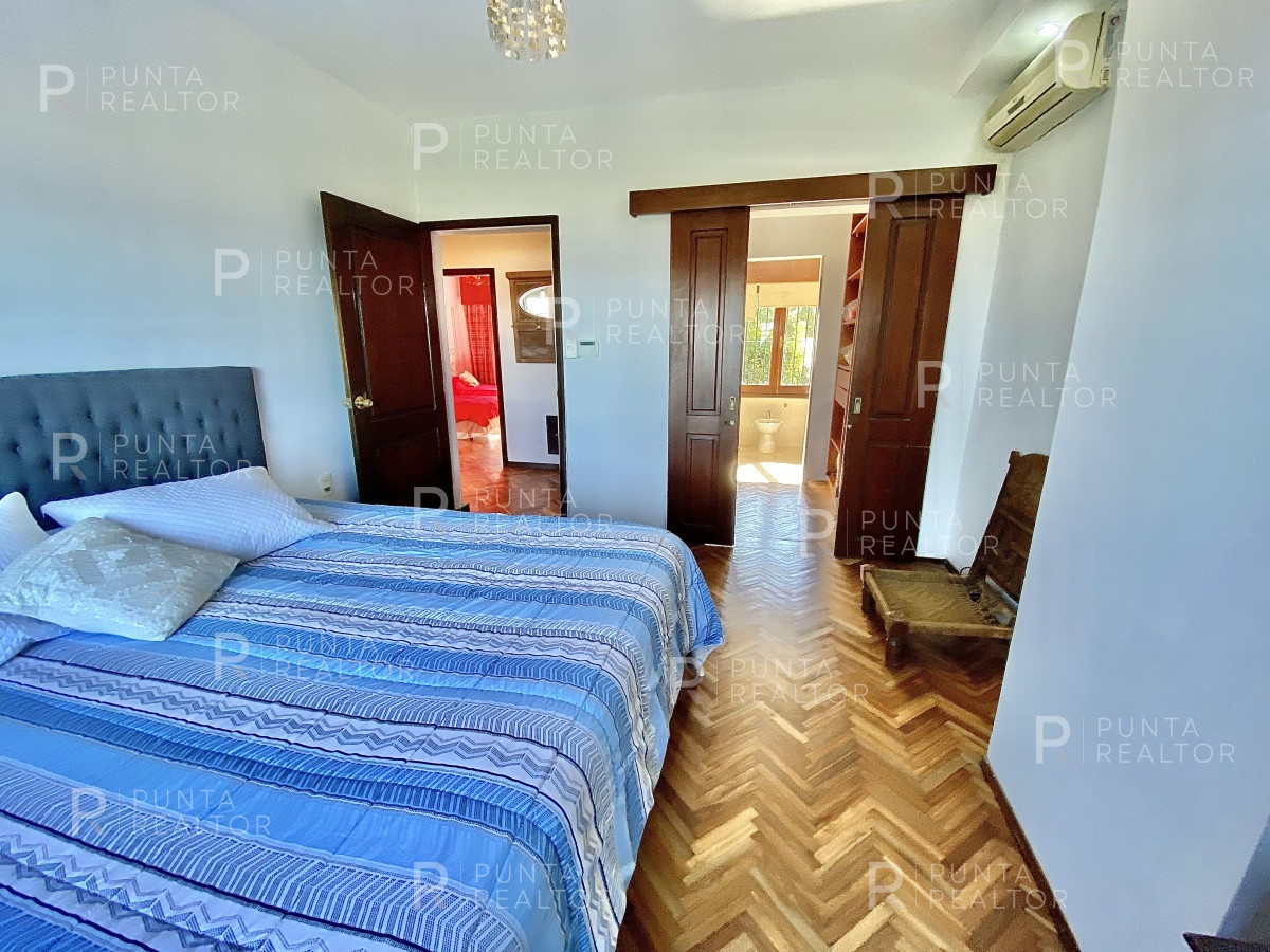 Casa ID.828 - Casa en alquiler 3 dormitorios, 2 suites, servicio, barbacoa, jardines, Montevideo Uruguay
